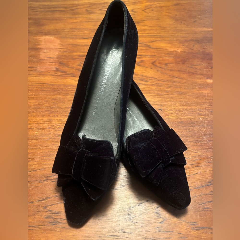 Peter Kaiser Black Velvet Heels with Bow - Picture 1 of 3